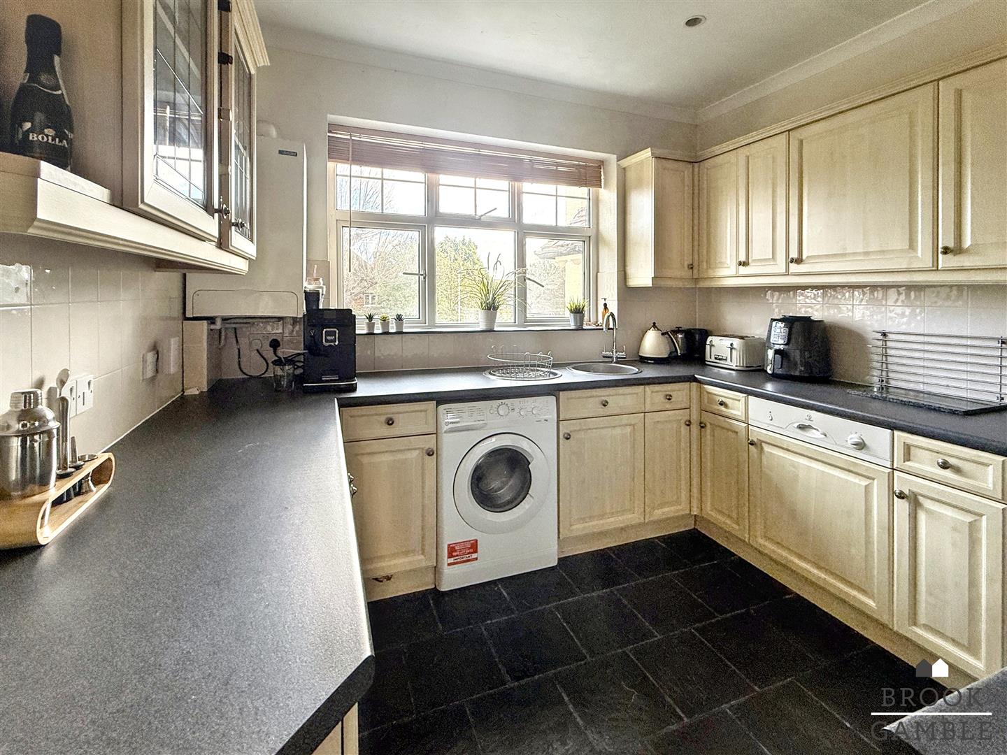 1 Bedroom Apartment. 12 Dittons Road in Eastbourne, East Sussex 3